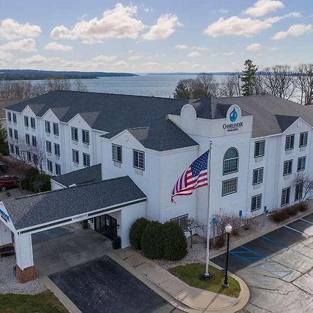 Charlevoix Inn & Suites Surestay Collection By Best Western Exteriör bild