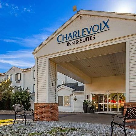 Charlevoix Inn & Suites Surestay Collection By Best Western Exteriör bild
