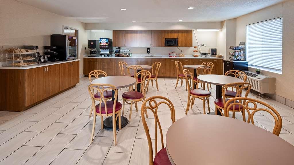 Charlevoix Inn & Suites Surestay Collection By Best Western Exteriör bild