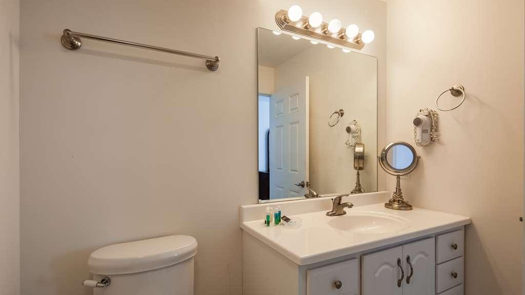 Charlevoix Inn & Suites Surestay Collection By Best Western Exteriör bild