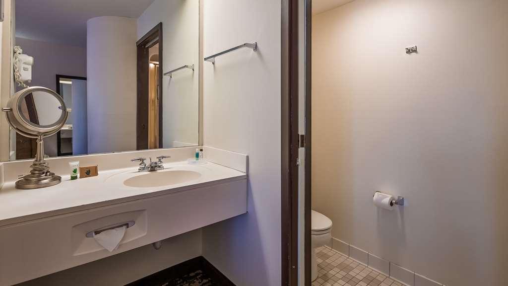 Charlevoix Inn & Suites Surestay Collection By Best Western Exteriör bild